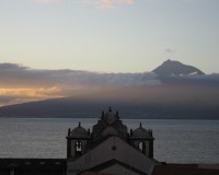 Traper - widok z naszego okna (Horta) na wulkan Pico